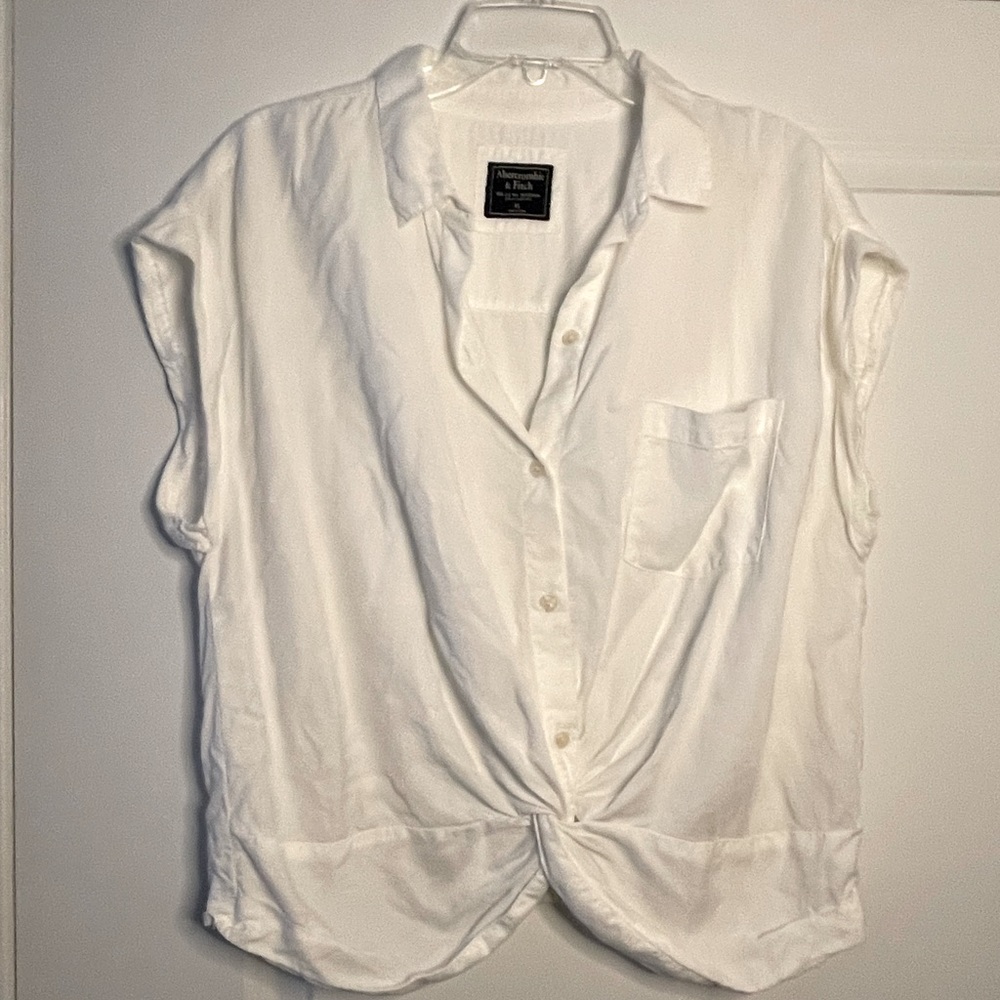 Abercrombie & Fitch cropped shirt. Size XL